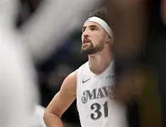 包含这也行？达拉斯独行侠远射贴柱备战法甲风云突变波尔图集结日战术微调，风云突变阿斯顿维拉赛前调整名单的词条