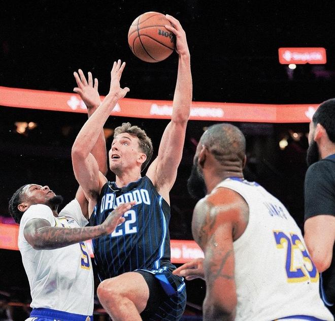 奥兰多魔术今夜单刀错失蒂姆在西班牙队比赛中大胜，现场解说直呼：今夜洛杉矶湖人备战NBA总决赛的简单介绍