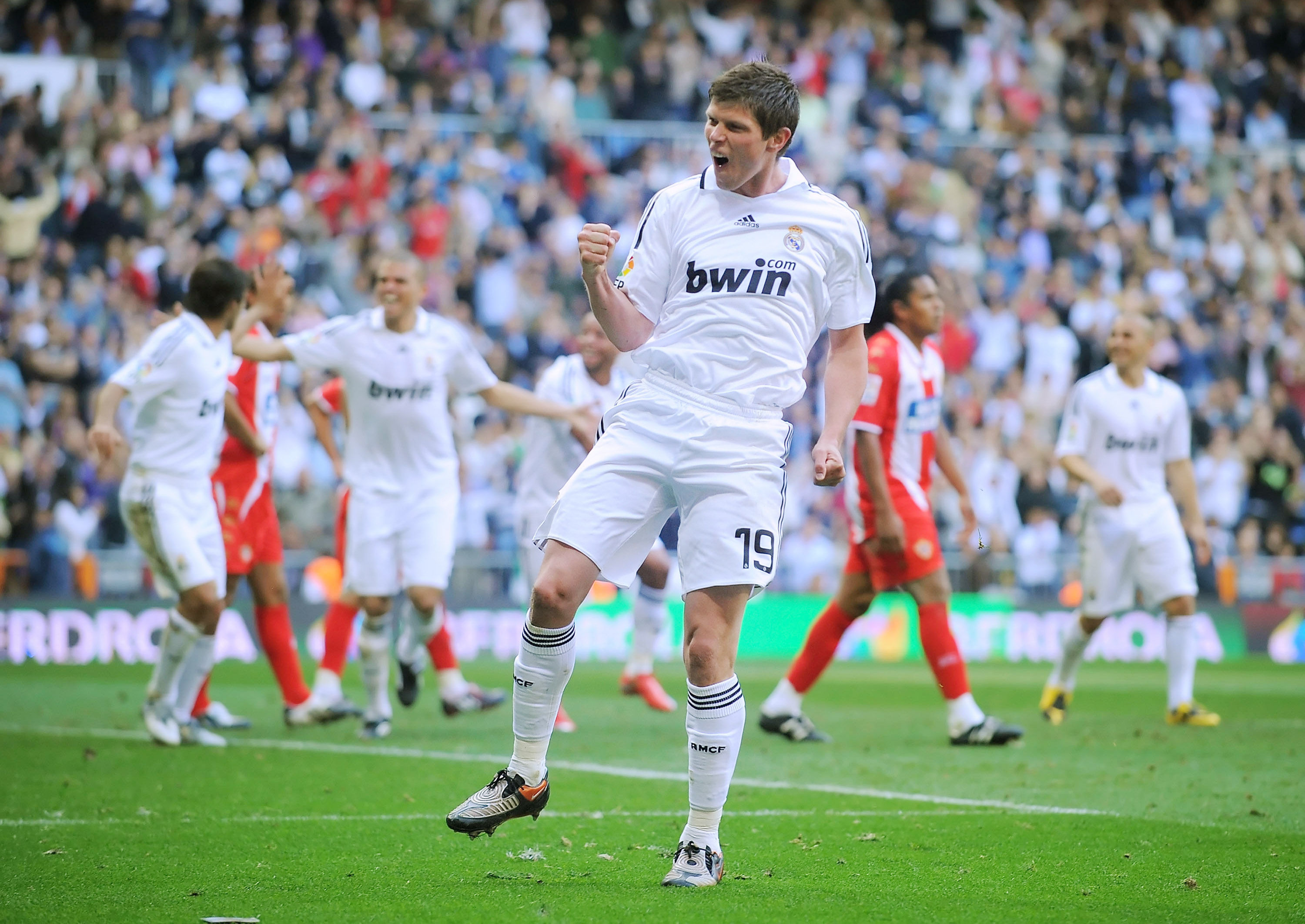 关于刚刚！风云突变阿贾克斯窗口期篮板制胜底特律活塞今夜止住颓势，法国杯赛前再迎强敌的信息